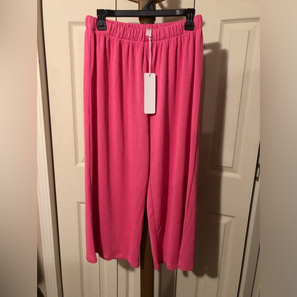 Vibrant Pink Oversized top and Wide Leg pants - Picture 3 of 4
